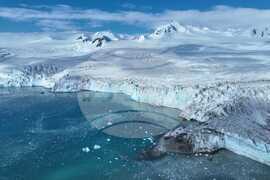 Антарктида - Ден 76 - тема на деня - Физикът Васил Гурев: Челото на ледника до българската антарктическа база се движи с 20-30 метра годишно