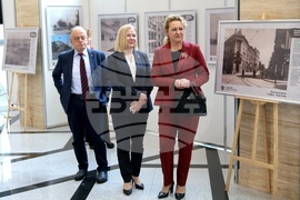 Парламент - „Времеление" - изложба - откриване