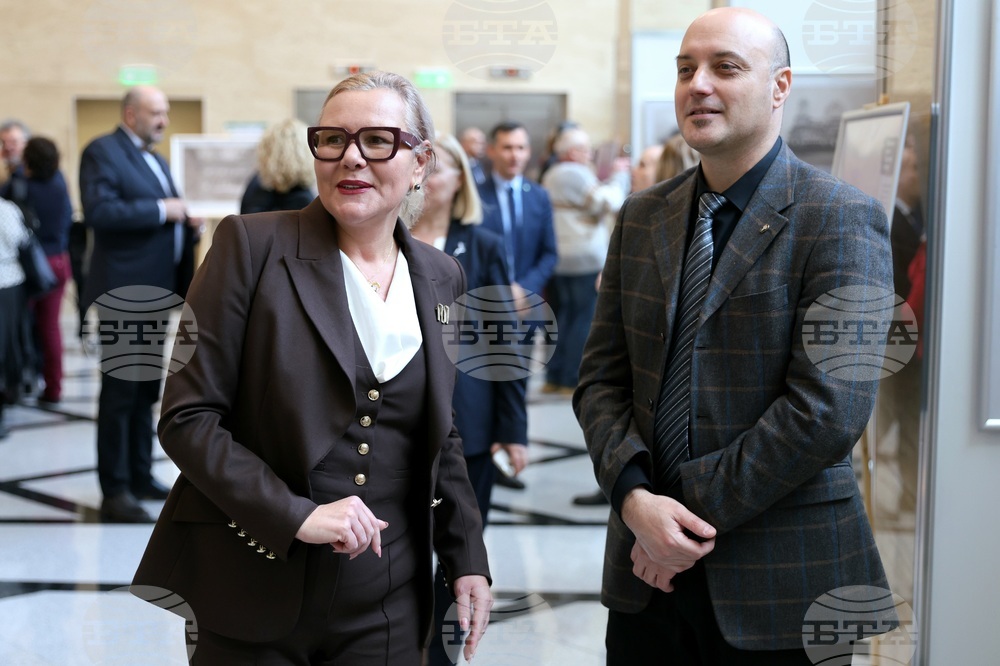 Парламент - „Времеление" - изложба - откриване