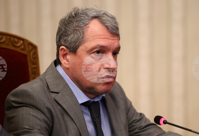 Според ИТН сред петимата, съгласили се да поемат поста на служебен премиер, има двама, които са политически оцветени