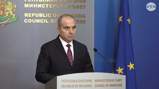 Правителството прие ключови транспортни реформи, обвързани с плащанията по ПВУ, заяви Гроздан Караджов на брифинг