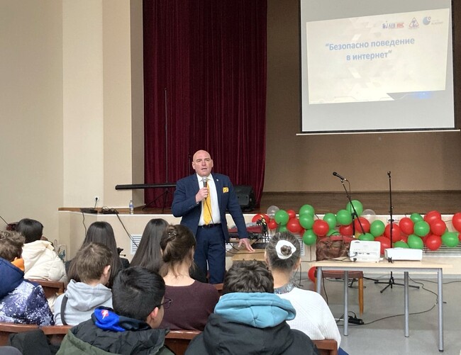Явор Колев проведе обучение по киберсигурност в училища в гр. Ловеч
