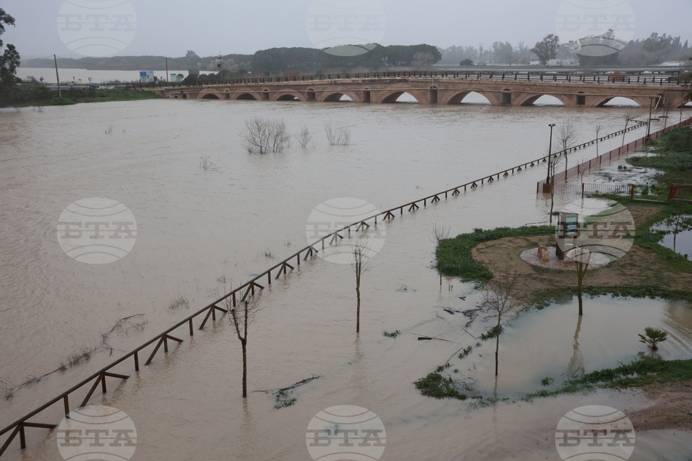 Дъждовете, предизвикани от бурята "Леонардо" на Иберийския полуостров, днес се очаква да спират