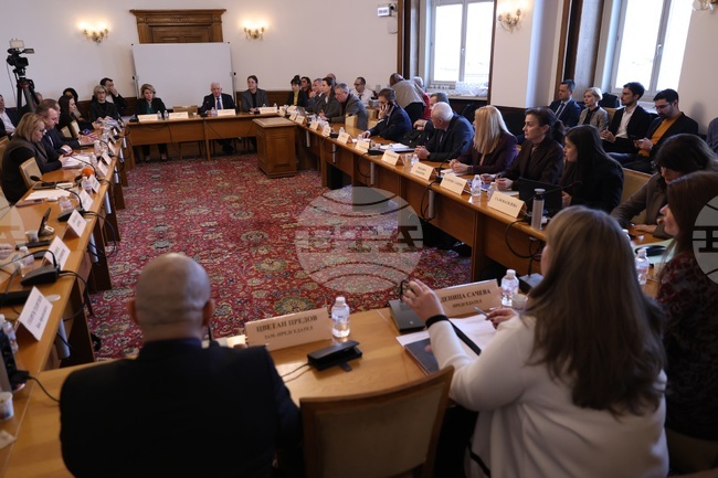 Legal Revisions on Multi-funds in Second-Pillar Pension Insurance Clear First-Reading Committee Stage