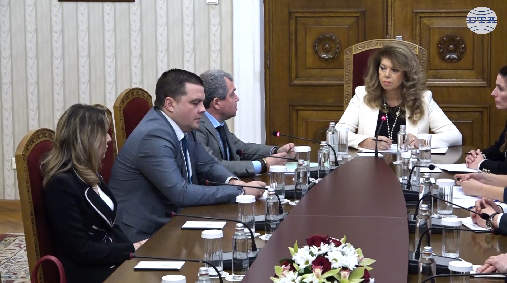 Има ценови шок, с който трябва да се справим, каза президентът Илияна Йотова