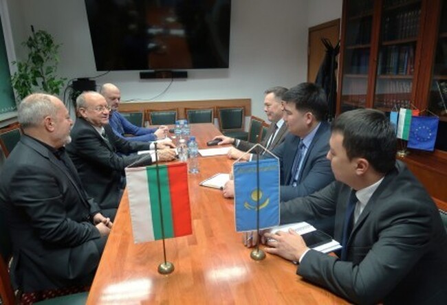 От казахстанска страна е заявен интерес за сътрудничество в банковото дело, информационните технологии, фармацията, добива на полезни изкопаеми, съобщи БТПП