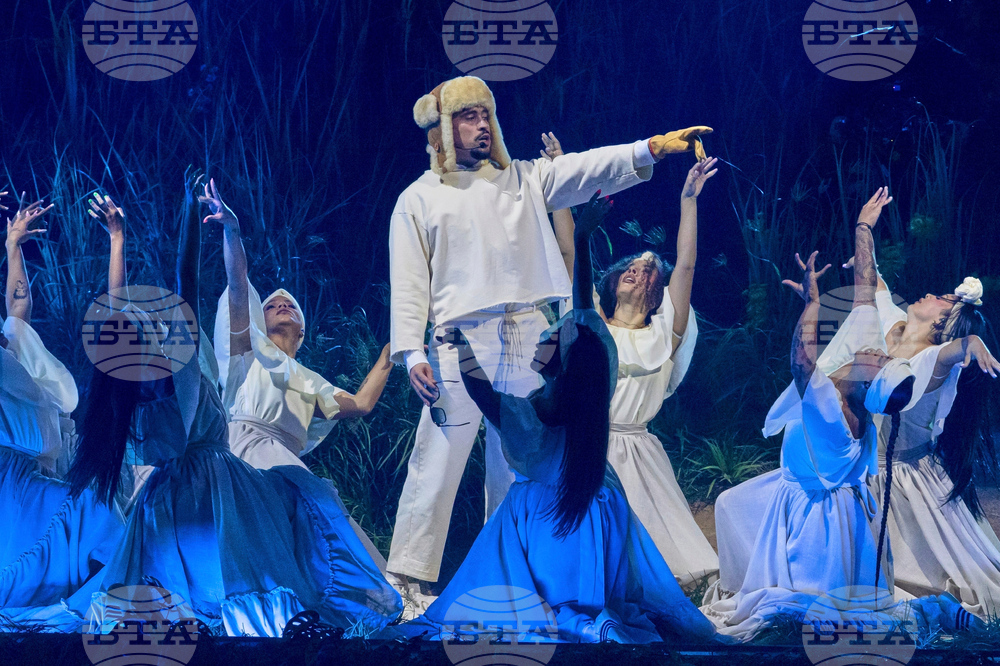 Очаква се Бед Бъни да се изяви единствено на испански по време на полувремето на Супербоул