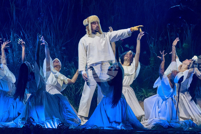 Очаква се Бед Бъни да се изяви единствено на испански по време на полувремето на Супербоул