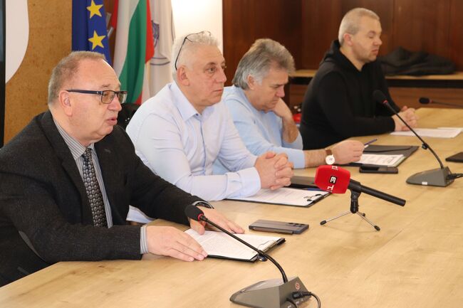 Превенцията на бяс по домашни, безстопанствени и диви животни бе обсъдена днес на среща в Областна администрация – Русе 