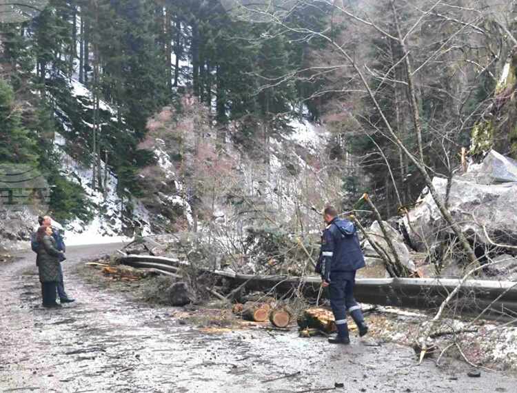 Пътят Велинград Сърница ще остане затворен до пълното му