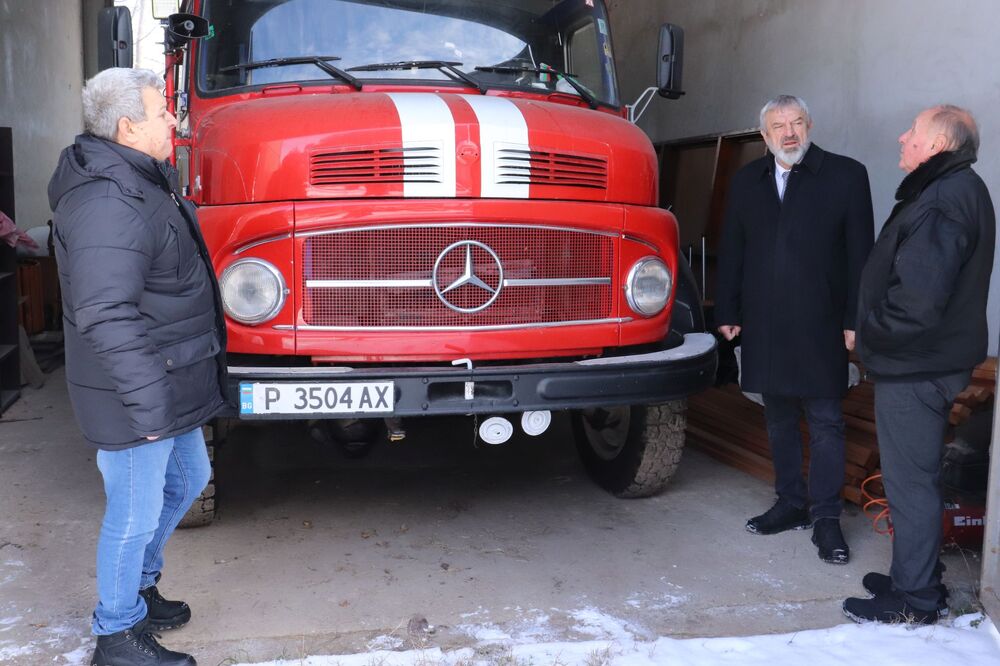 ОА Русе: Драгомир Драганов посети доброволното формирование в Ценово, което е едно от най-малките, но и сред най-активните в региона. То е и единственото, което има собствен противопожарен автомобил