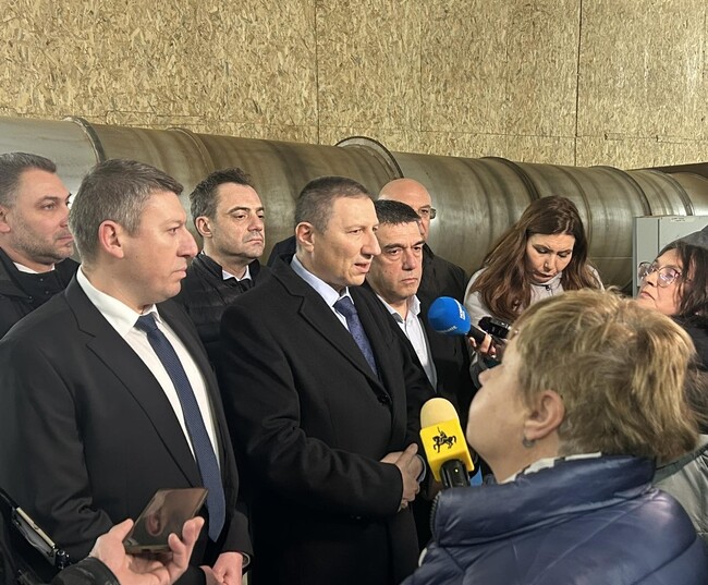 Голяма незаконна фабрика за цигари е открита в Батановци при операция на прокуратурата, ДАНС, МВР и Агенция „Митници“ с участието на британски служби