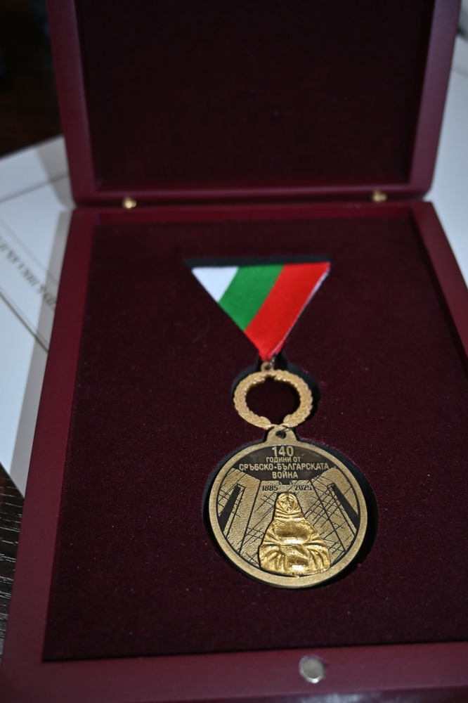 Кметът на Разград и областният управител са отличени с възпоменателни медали от Министерството на отбраната