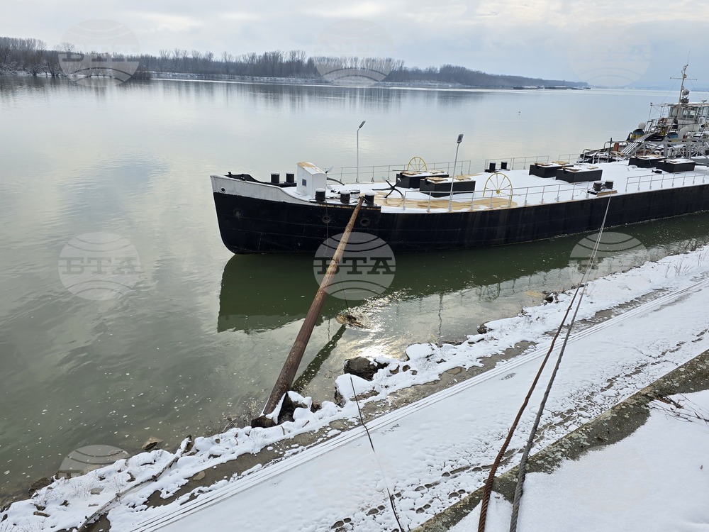 Видин - река Дунав - баржи - инцидент - свободно плаване - повредена инфраструктура