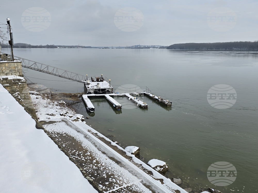 Баржа потъна частично край Гюргево и замърси района на Дунав с нефт