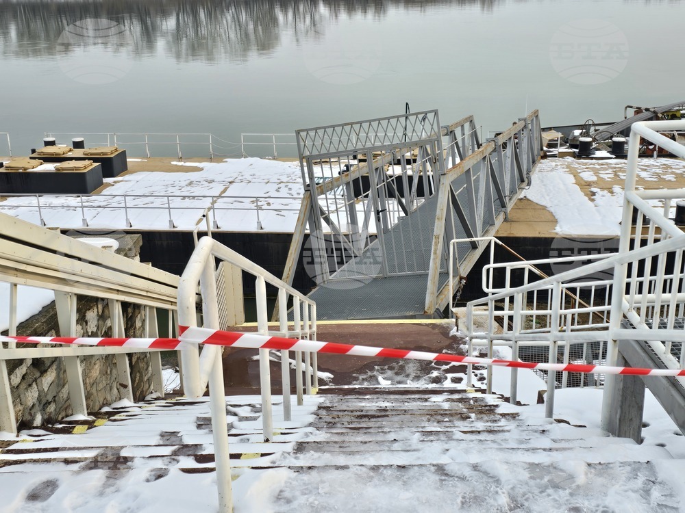 Видин - река Дунав - баржи - инцидент - свободно плаване - повредена инфраструктура