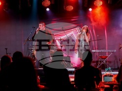 Дуото Ани и Дани представя любими на няколко поколения хитове, авторски композиции и две нови песни, снимка – екип