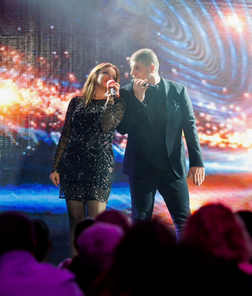 Дуото Ани и Дани представя любими на няколко поколения хитове, авторски композиции и две нови песни