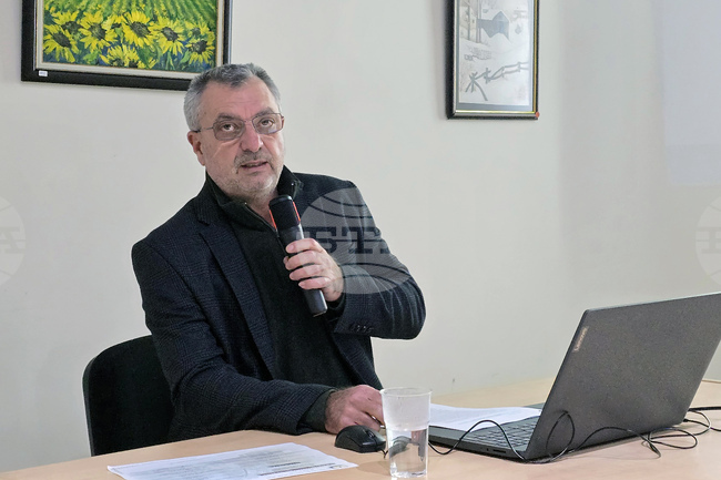 Праисторически прото-градове и откритията край Борован представи във Враца директорът на Регионалния исторически музей Георги Ганецовски 