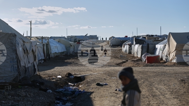 Потвърждават се масовите бягства на близки на джихадистки затворници от лагера "Ал Хол", заяви сирийското министерство на вътрешните работи