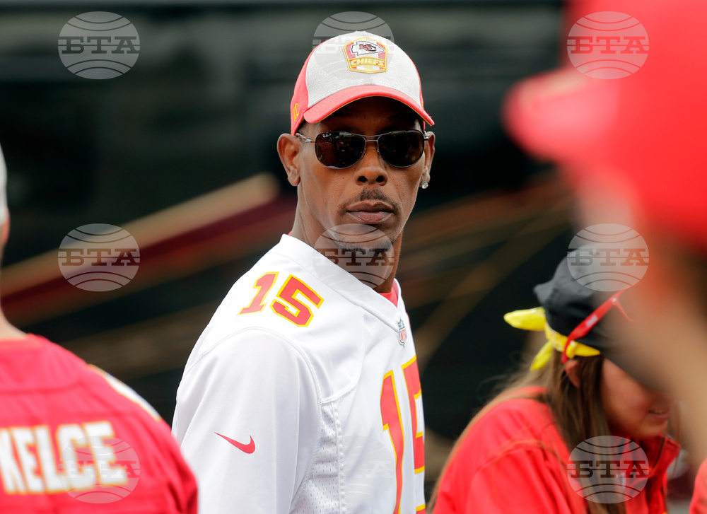 Chiefs Mahomes Father Arrest Football