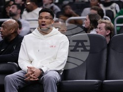 Pelicans Bucks Basketball