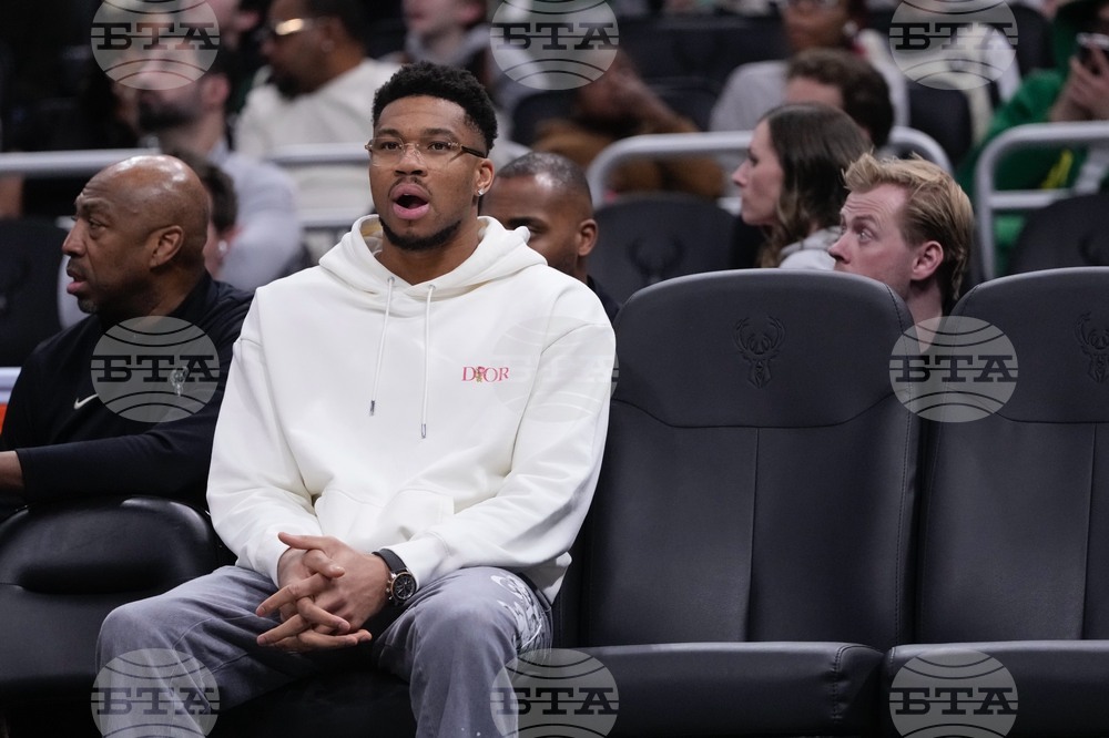 Pelicans Bucks Basketball