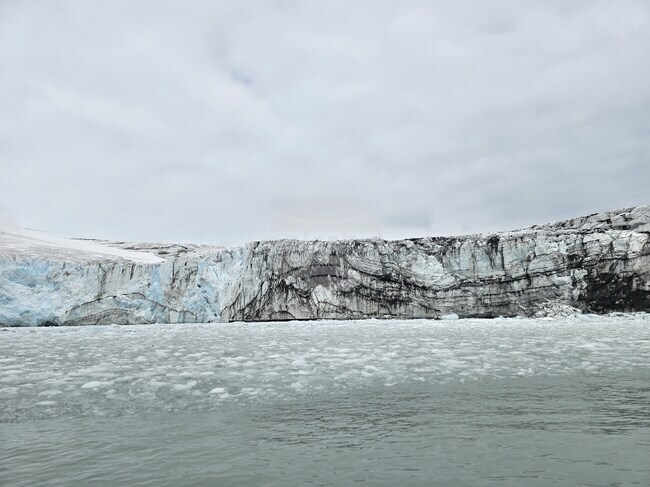 На българската антарктическа база "Св. Климент Охридски" днес бяха изпълнени етапи от проекти по сеизмология и батиметрия