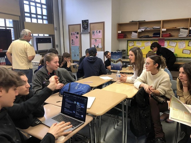 Трима бургаски ученици създадоха образователна платформа по математика