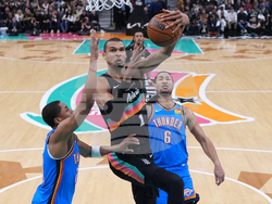 Thunder Spurs Basketball