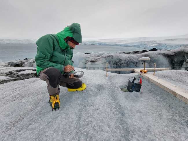 Bulgarian naval research ship bound back home from Antarctica - Geophysicist: Front of Glacier near Bulgarian Antarctic Base Moves 20-30 M/Year