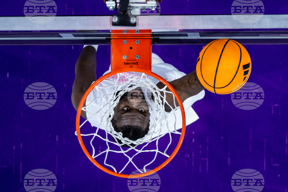 APTOPIX Iowa Washington Basketball