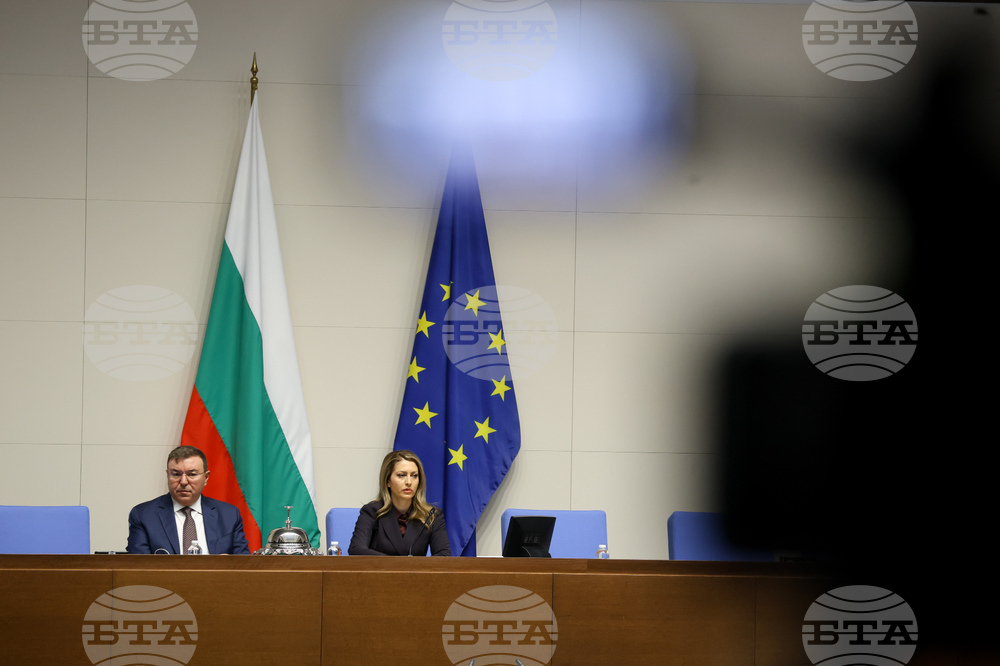 С декларации от парламентарни групи започна заседанието на Народното събрание