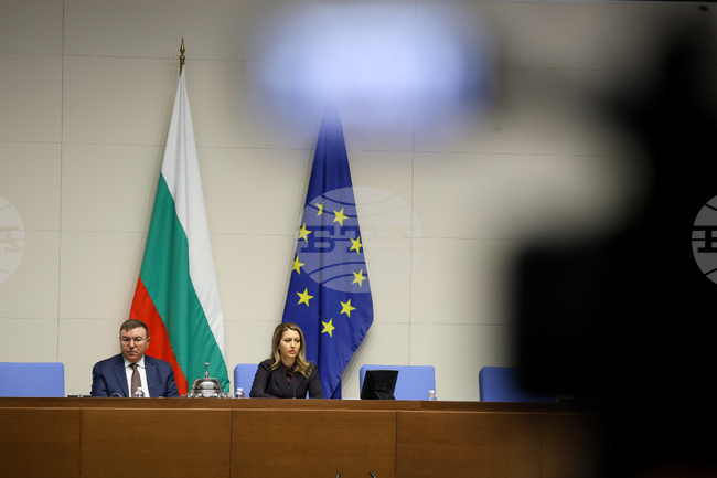 С декларации от парламентарни групи започна заседанието на Народното събрание