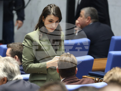 Народно събрание - заседание - Лена Бориславова