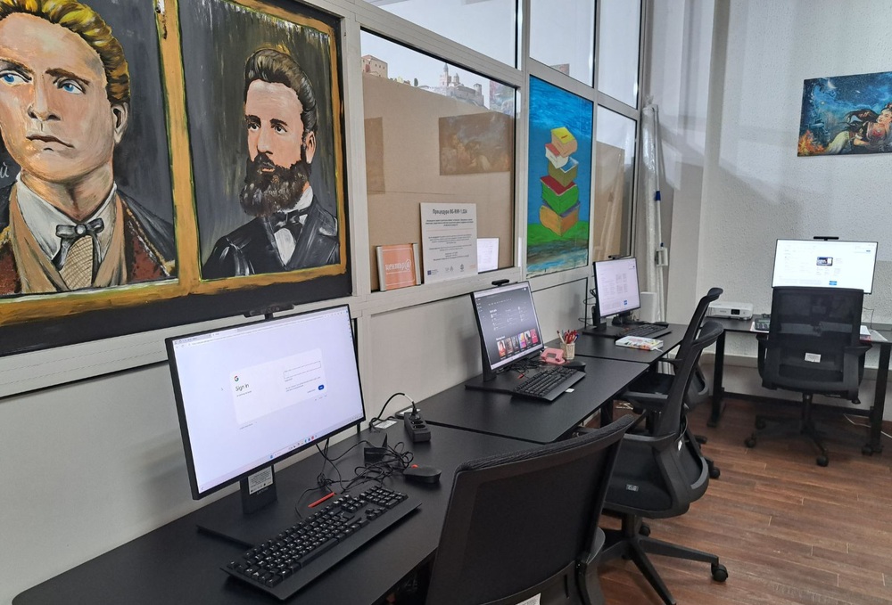 Нов дигитален клуб, състоящ се от четири броя работни станции, е обособен в библиотеката на читалището в Трън