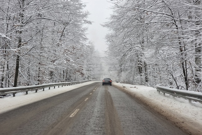 Пътищата в Монтанско са проходими при зимни условия, 29 машини са обработвали заледени участъци през нощта