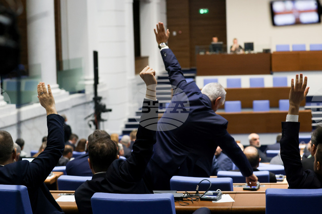 Депутатите излязоха в нова почивка заради липса на кворум