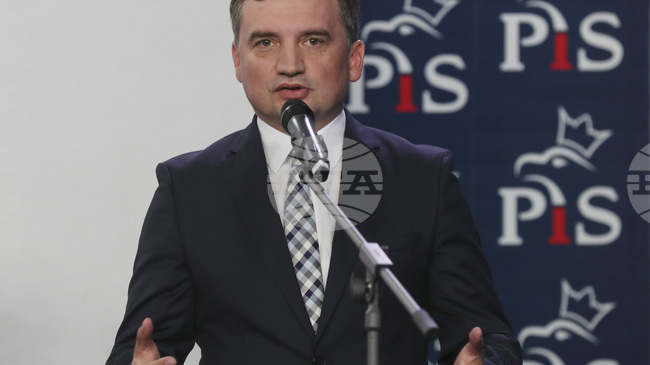 Полската прокуратура поиска ареста на разследвания за корупция бивш министър на правосъдието Збигнев Жобро