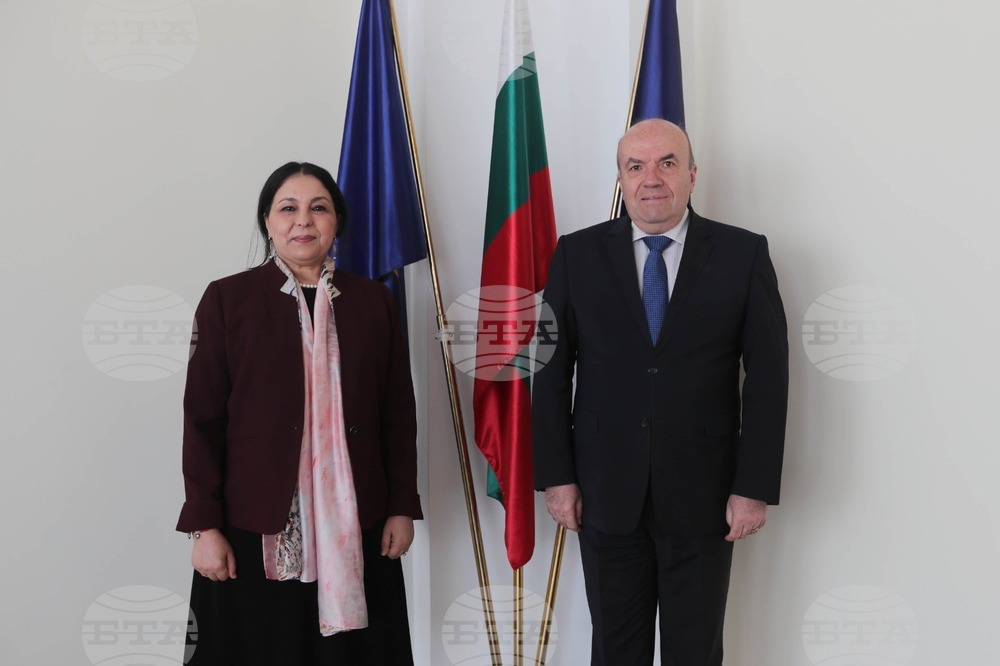 Foreign Minister Milkov Receives Ambassador of Algeria Baya Bensmail