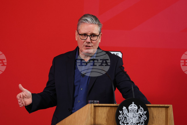 Британският премиер е под натиск заради връзките на бивш посланик с Епстийн 