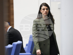 Народно събрание - заседание - Лена Бориславова