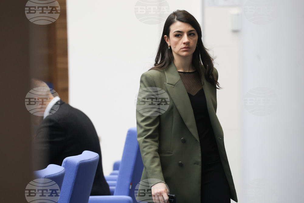 Народно събрание - заседание - Лена Бориславова