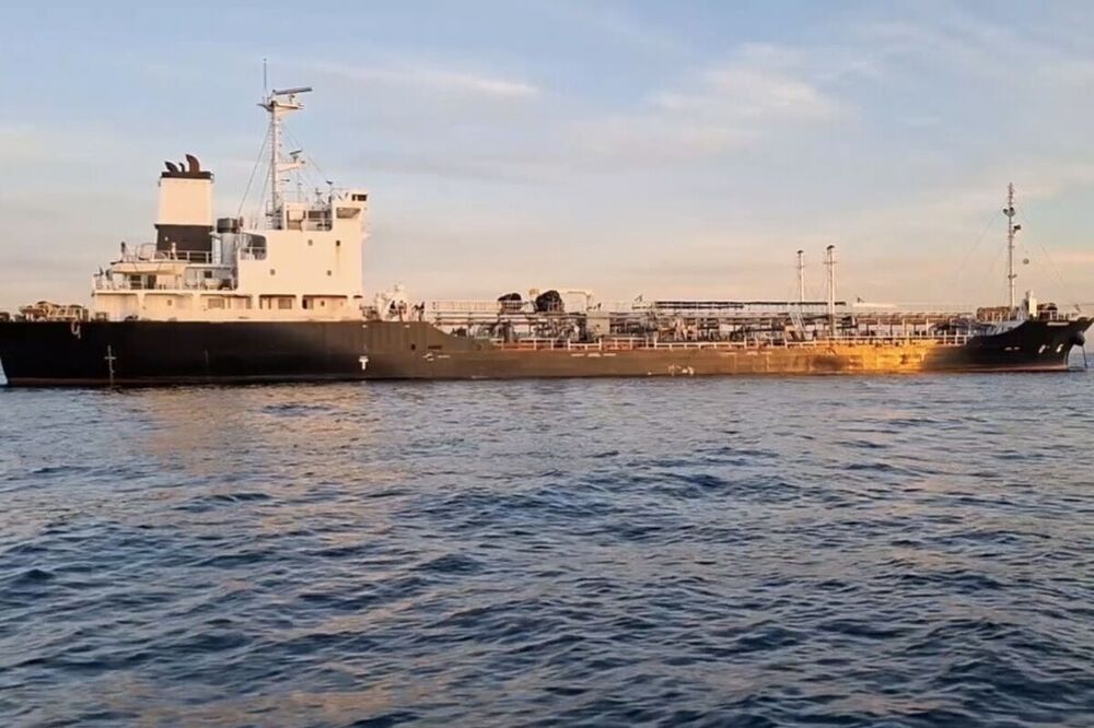 ИРНА: Иран е задържал два кораба за контрабанда на гориво в близост до остров Фарси 