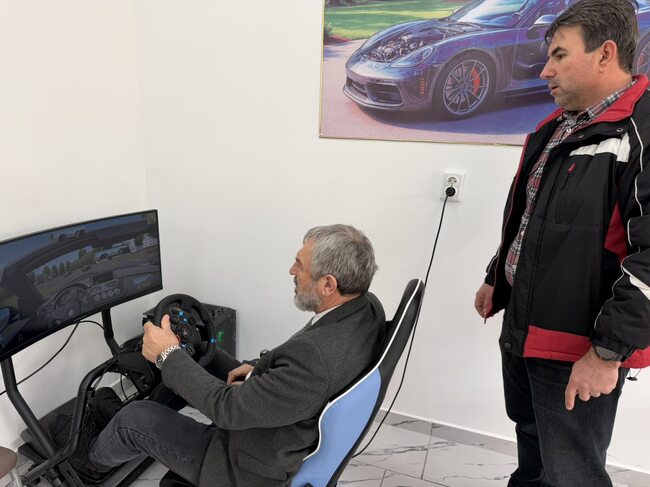 Областна администрация Русе: Близо 160 ученици от 8 до 12 клас са избрали да се обучават в Професионалната гимназия по селско стопанство в Две могили. Училището е сред най-модерните