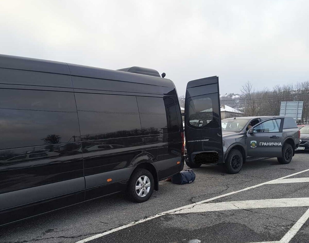 Гранични полицаи от ГПУ-Момчилград задържаха мъж с марихуана, пътуващ към Гърция