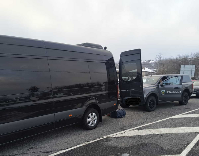 Гранични полицаи задържаха мъж с марихуана край кирковското село Върбен