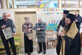 Бургас - Николай Чудотворец - плоча - освещаване