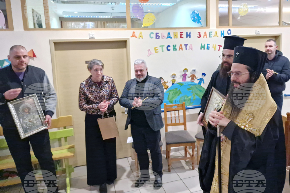 Бургас - Николай Чудотворец - плоча - освещаване