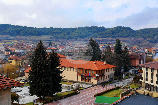 С богослужения в храма и с празнична програма Белица посреща Великден 